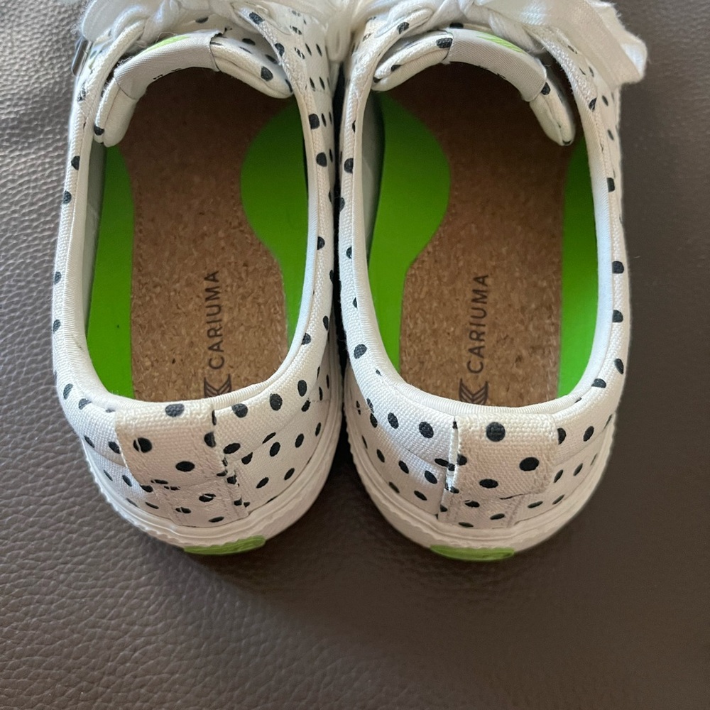 Cariuma OCA-low canvas sneaker in white polka dot. Size 10 women’s. - Picture 3 of 4